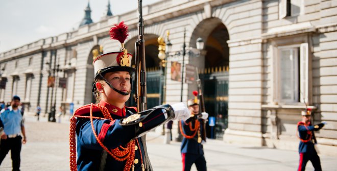 cambio_de_guardia_en_el_palacio_real
